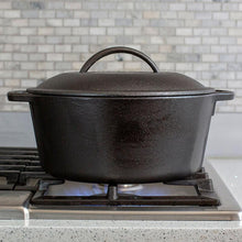 Charger l'image dans la galerie, 5 Quart Cast Iron Dutch Oven - Muskoka Fire Pits