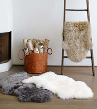 Charger l&#39;image dans la galerie, Genuine Sheepskin Rugs - Muskoka Fire Pits