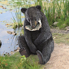 Charger l&#39;image dans la galerie, Outdoor Bear with Fish Statue - Muskoka Fire Pits