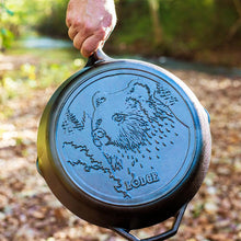 Charger l&#39;image dans la galerie, Wildlife Series™ 12 Inch Cast Iron Bear Skillet - Muskoka Fire Pits