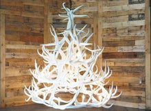 Charger l&#39;image dans la galerie, Elk 30 Antler Chandelier - Muskoka Fire Pits