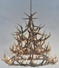 Charger l&#39;image dans la galerie, Elk 30 Antler Chandelier - Muskoka Fire Pits